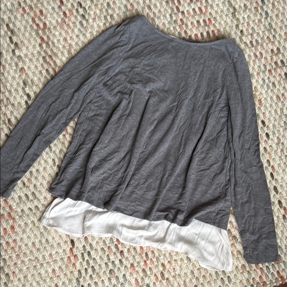 A pea in the pod layered nursing top - size S